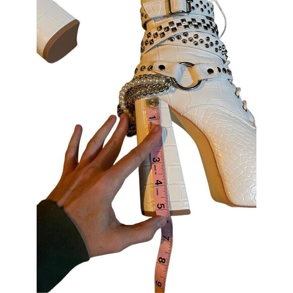 Azalea Wang - white alligator platform ankle boots- 6.5 - Picture 5 of 6